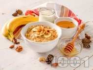 Рецепта Овесена каша за закуска с банан, орехи, бадеми и овесено мляко